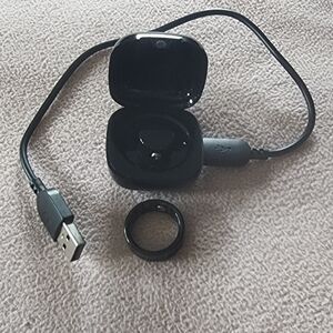 Sleek Black Smart Ring with Charging Case